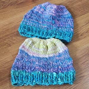 NWOT Colorful Hand-Knitted And Handspun Yarn Adult Winter Beanie Set ×2